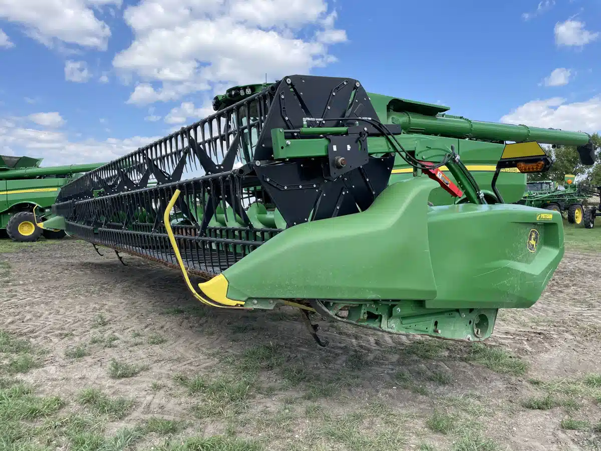 Gallery image 1 for Used 2022 John Deere RD40F Header - Flex Draper