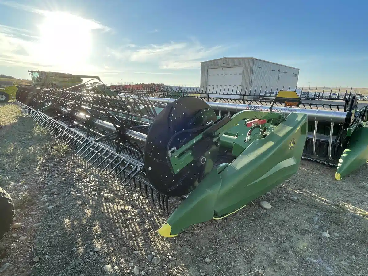 Gallery image 2 for Used 2022 John Deere HD40F Header - Flex Draper