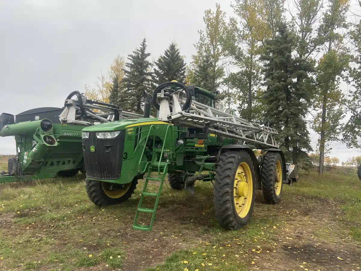 Gallery image 1 for Used 2012 John Deere 4940 Sprayer - Self Propelled