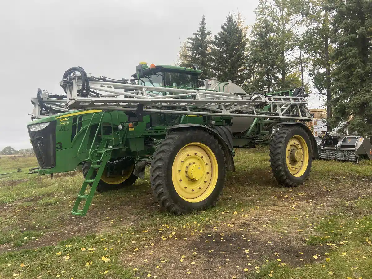 Gallery image 2 for Used 2012 John Deere 4940 Sprayer - Self Propelled
