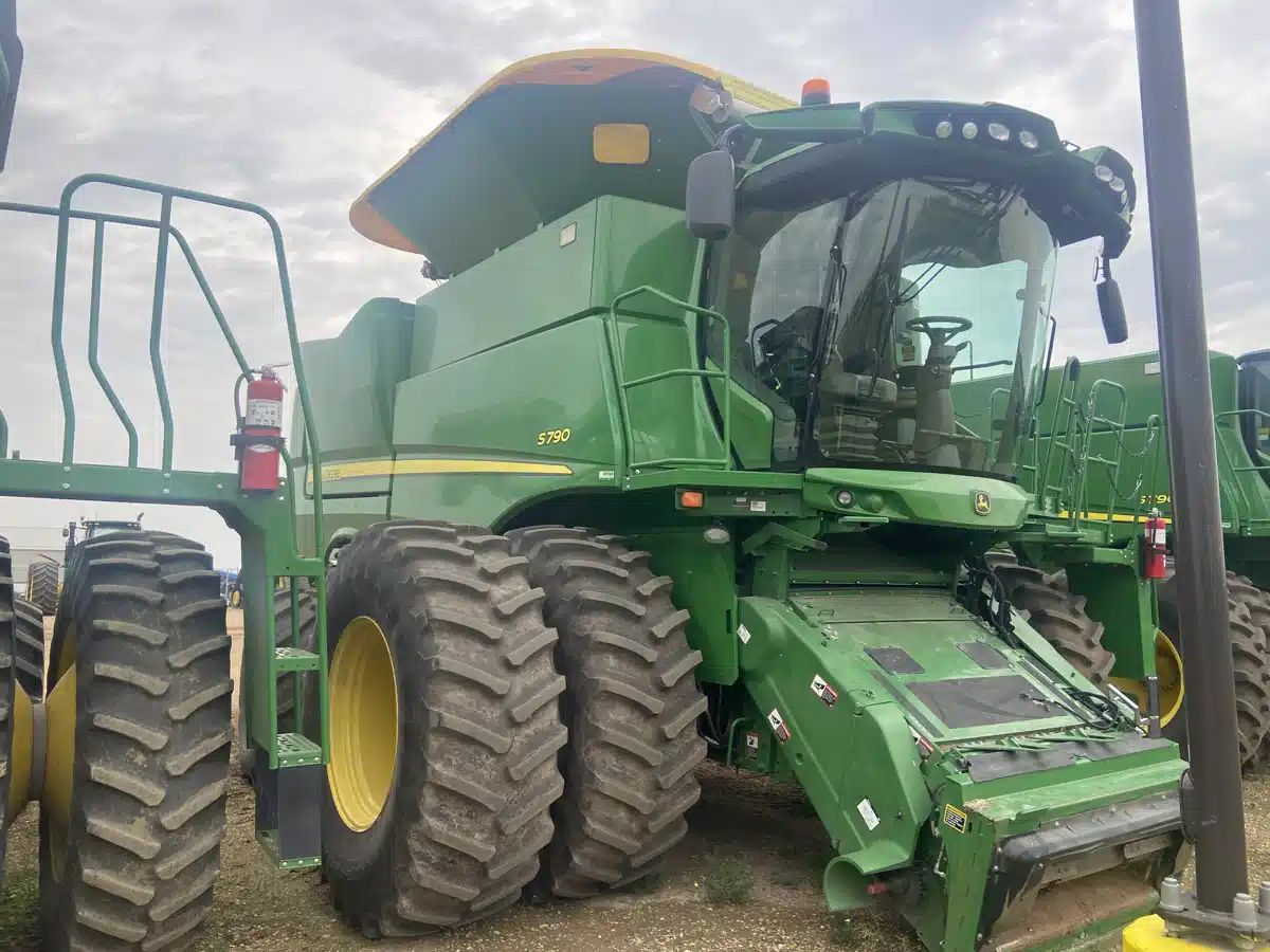 Gallery image 2 for Used 2018 John Deere S790 Combine