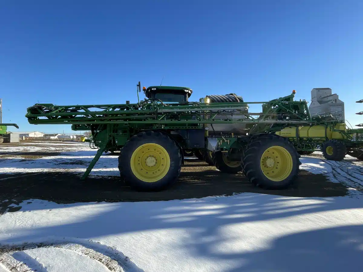 Gallery image 2 for Used 2017 John Deere R4045 Sprayer - Self Propelled