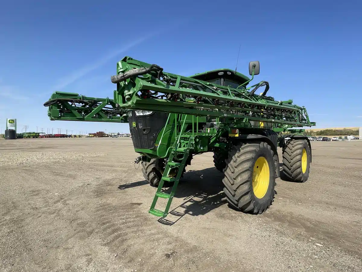 Gallery image 1 for 2018 John Deere R4038 Sprayer - Self Propelled