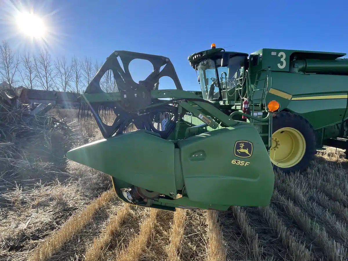 Gallery image 2 for Used 2014 John Deere 635F Header - Flex