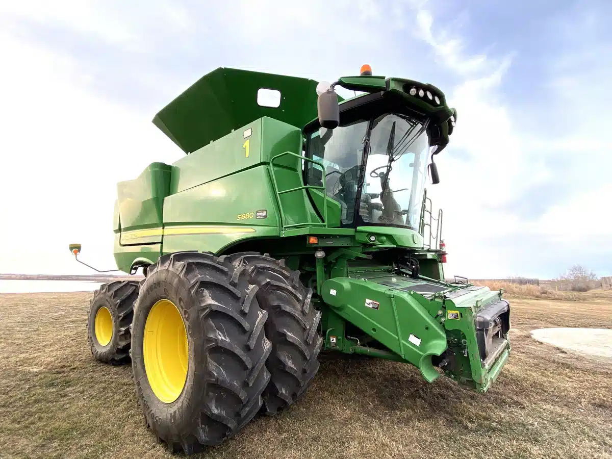 Gallery image 2 for Used 2017 John Deere S680 Combine