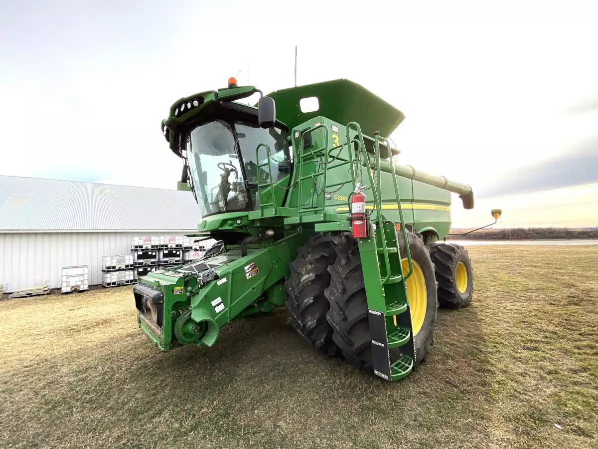 Gallery image 1 for Used 2017 John Deere S680 Combine