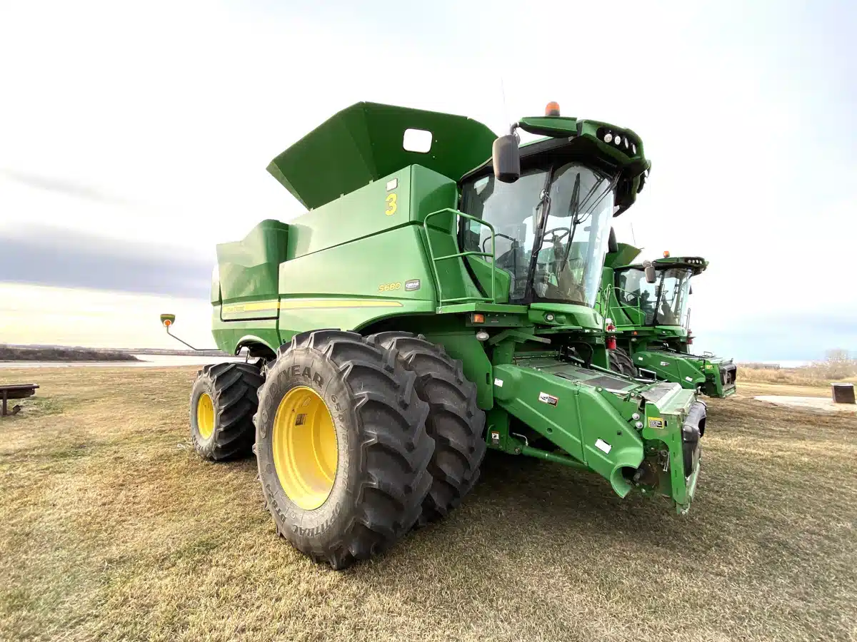 Gallery image 2 for Used 2017 John Deere S680 Combine