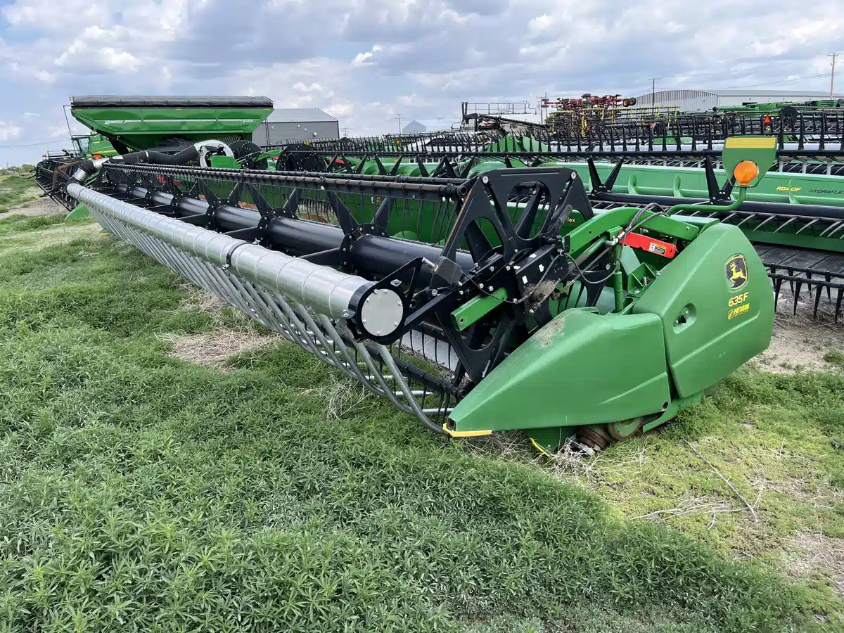 Gallery image 2 for Used 2016 John Deere 635F Header - Draper