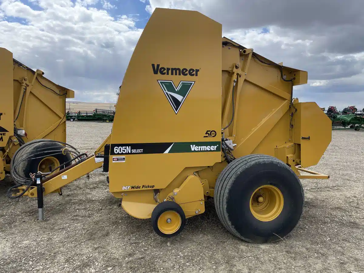 Gallery image 2 for Used 2021 Vermeer 605N Round Baler