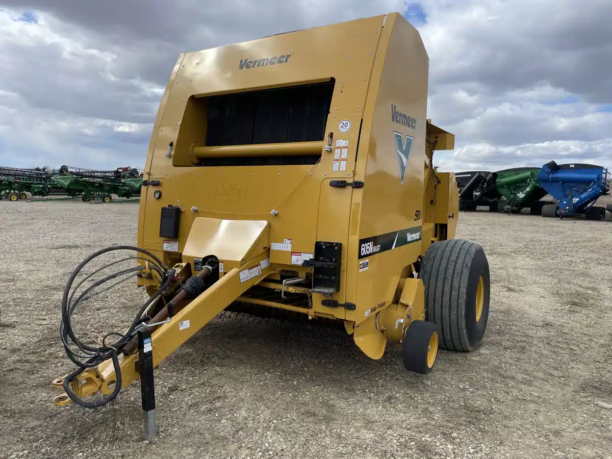 Gallery image 1 for Used 2021 Vermeer 605N Round Baler