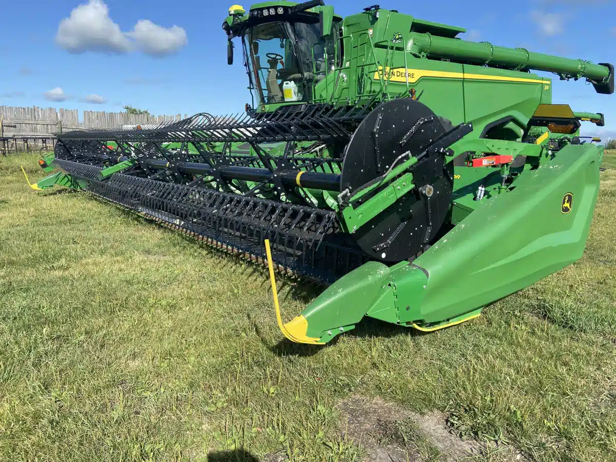 Gallery image 1 for Used 2022 John Deere HD40R Header Combine