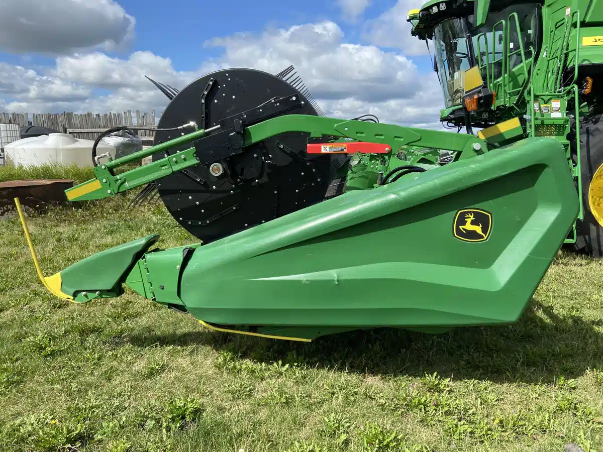 Gallery image 2 for Used 2022 John Deere HD40R Header Combine