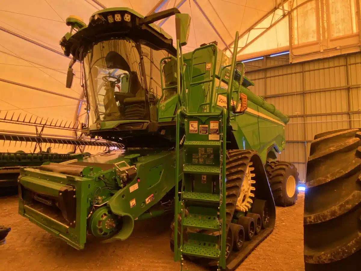 Gallery image 2 for Used 2022 John Deere X9 1100 Combine