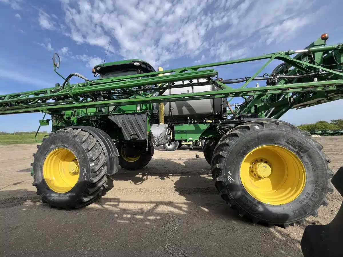 Gallery image 2 for Used 2018 John Deere R4038 Sprayer - Self Propelled
