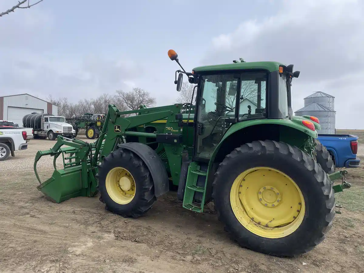 Gallery image 2 for Used 2008 John Deere 7330 Tractor