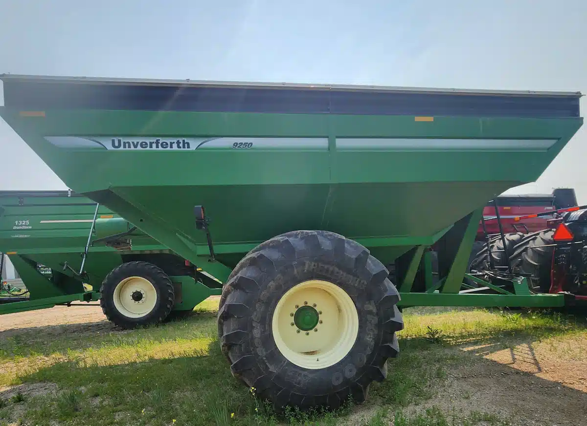 Gallery image 2 for Used 2010 Unverferth 9250 Grain Cart