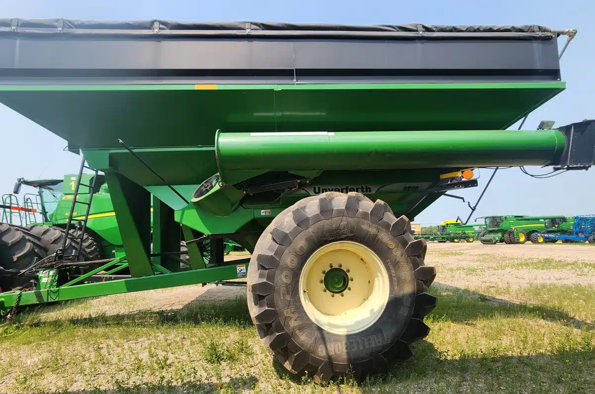 Gallery image 1 for Used 2010 Unverferth 9250 Grain Cart