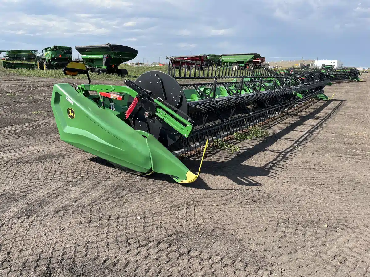 Gallery image 1 for Used 2023 John Deere HD50R Header - Draper
