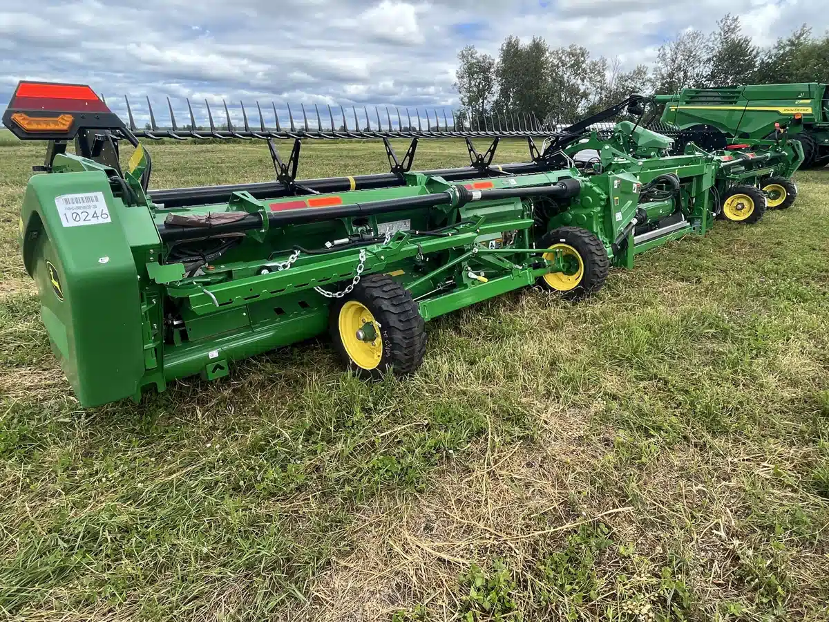 Gallery image 2 for Used 2022 John Deere HD40R Header - Draper