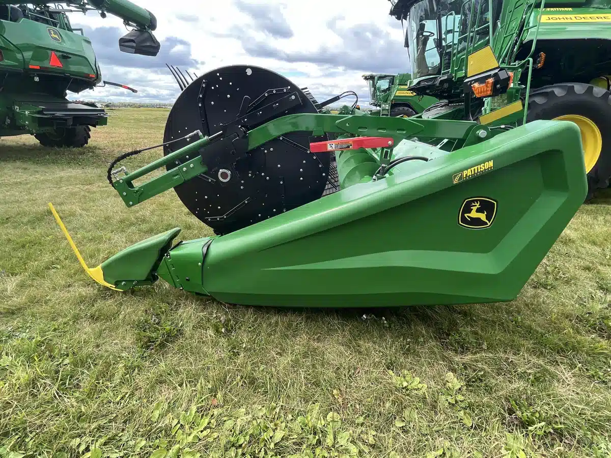 Gallery image 2 for Used 2022 John Deere HD40R Header - Draper