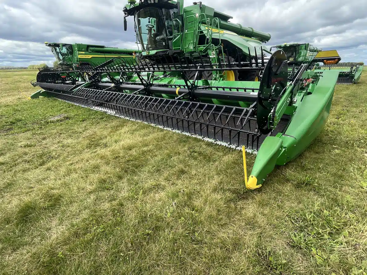 Gallery image 1 for Used 2022 John Deere HD40R Header - Draper