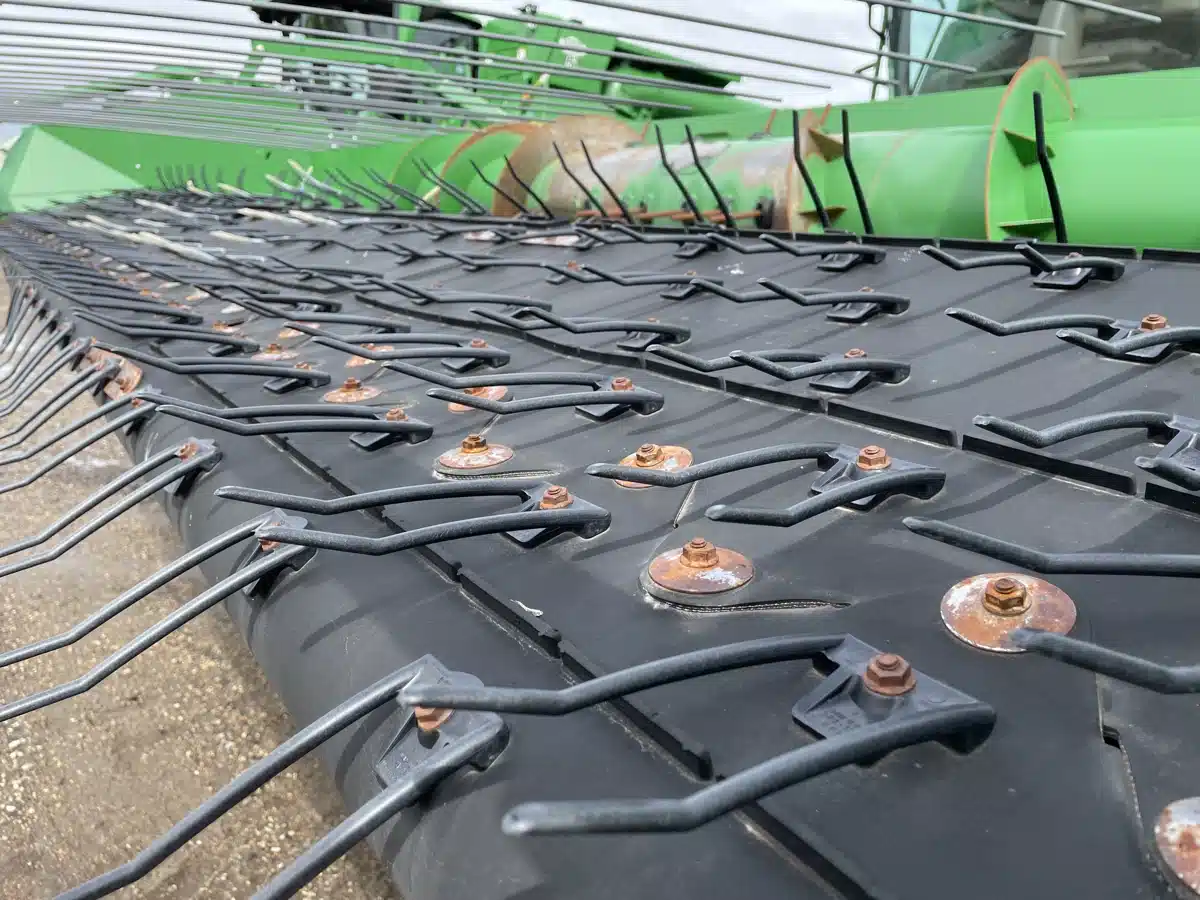 Gallery image 2 for Used 2013 John Deere 615P Header - Draper