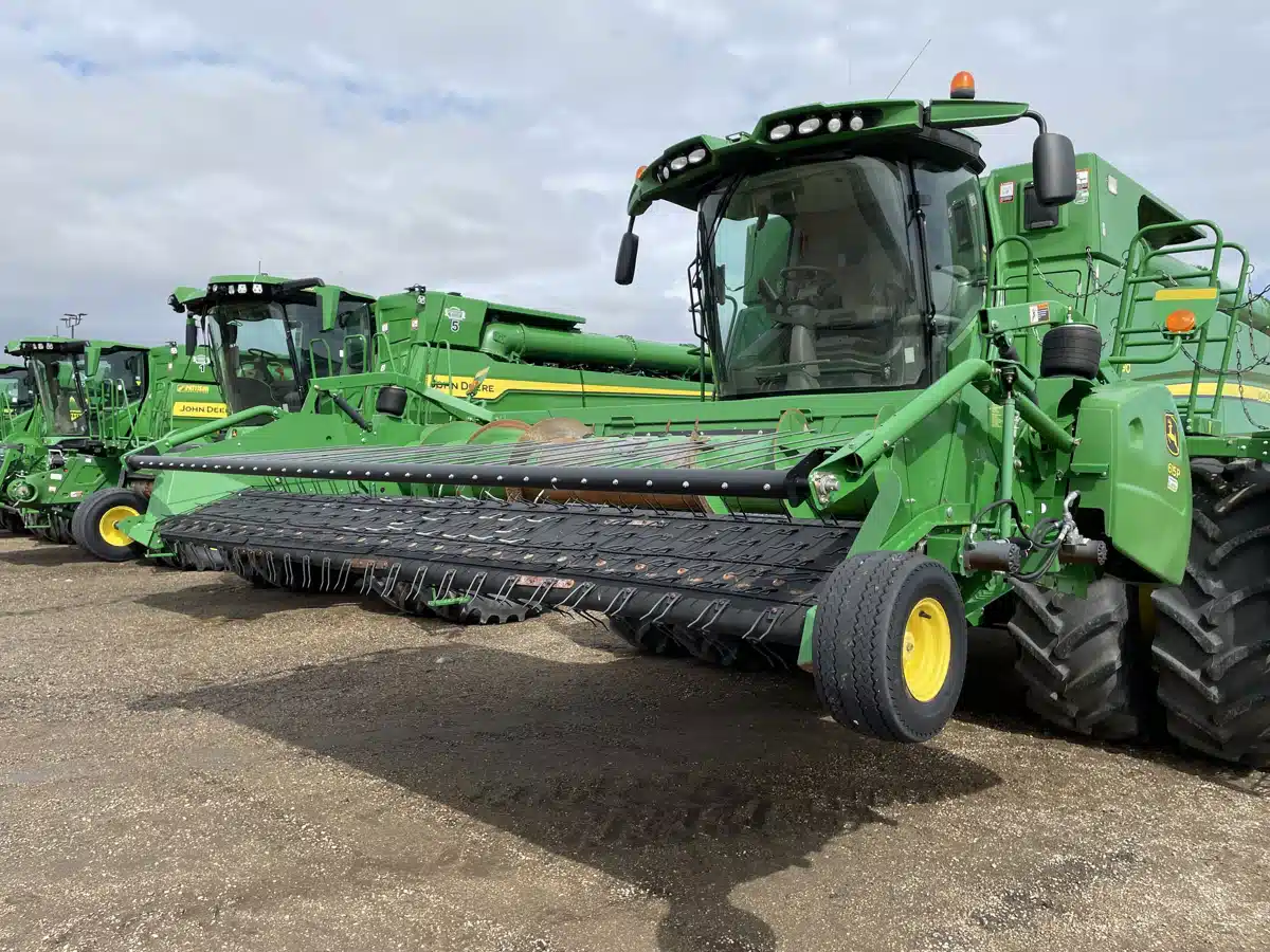 Gallery image 1 for Used 2013 John Deere 615P Header - Draper