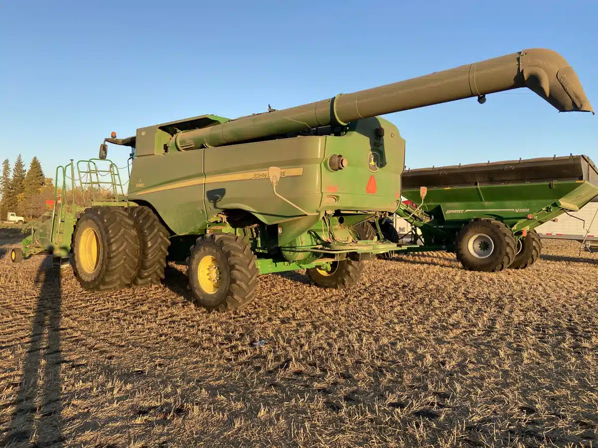 Gallery image 2 for Used 2013 John Deere S680 Combine