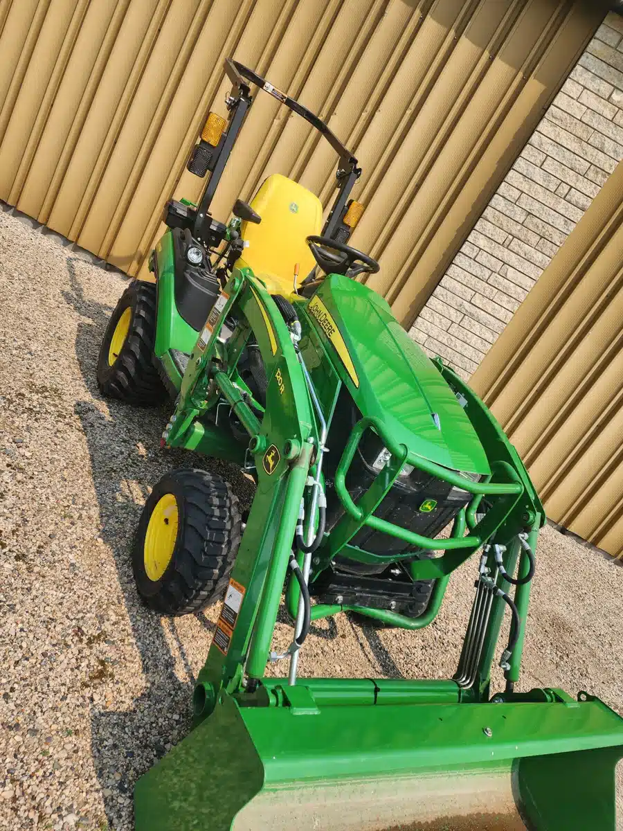 Gallery image 2 for Used 2022 John Deere 1025R Tractor