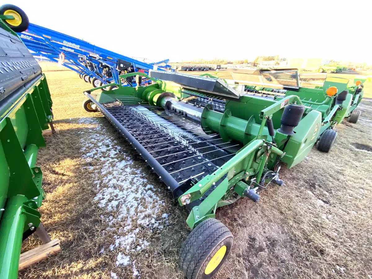 Gallery image 1 for Used 2014 John Deere 615P Header - Draper