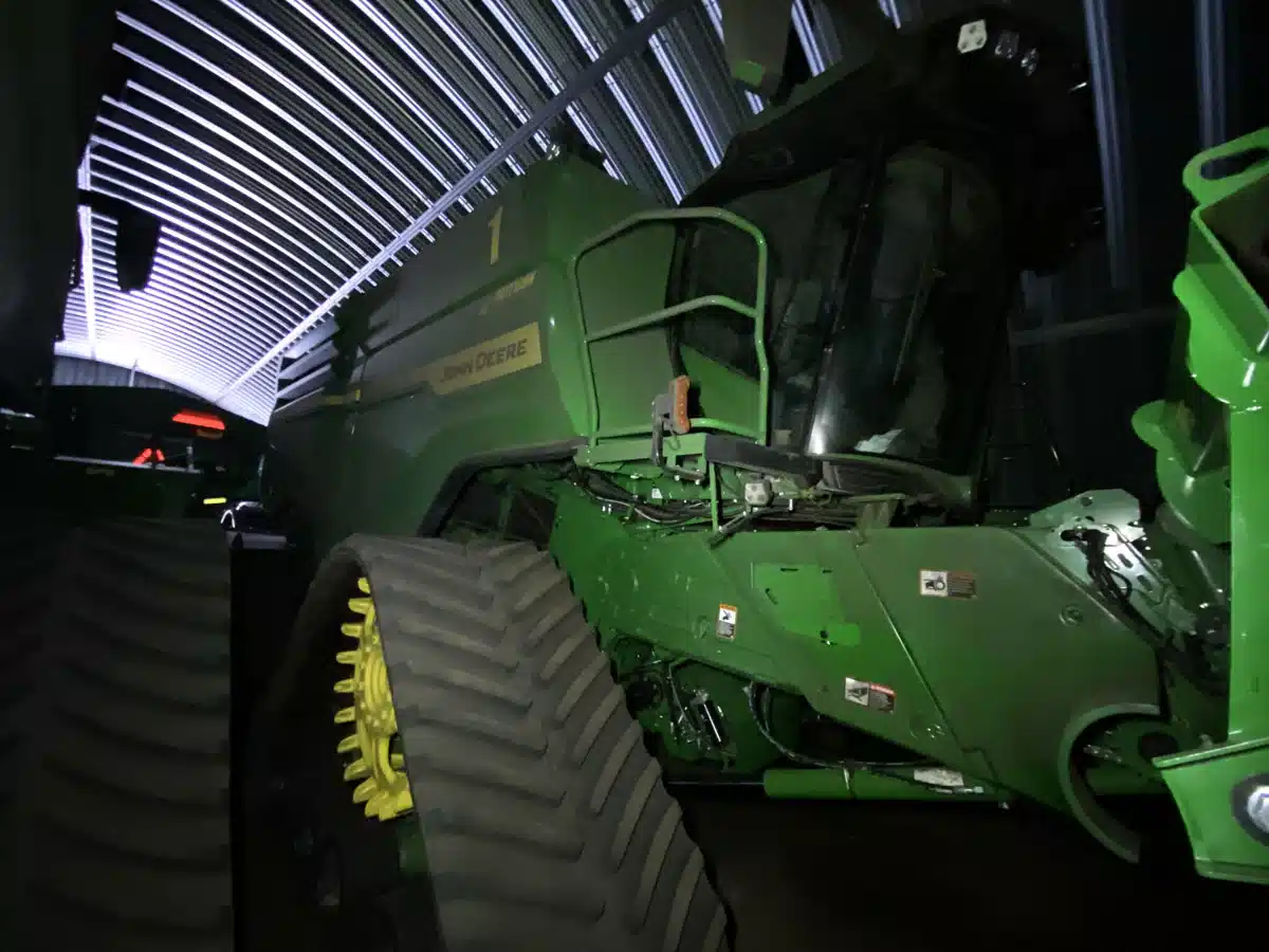 Gallery image 1 for 2023 John Deere X9 1100 Combine