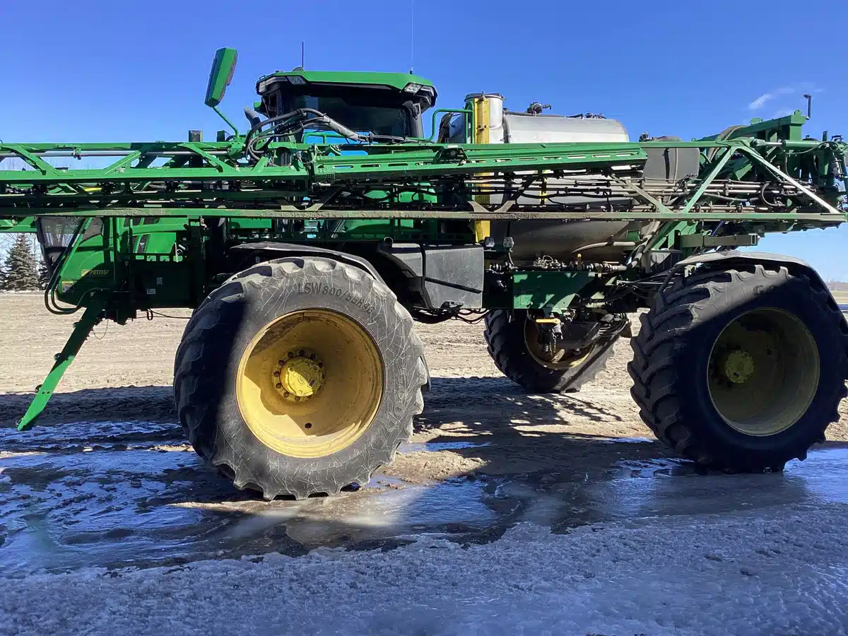 Gallery image 2 for Used 2022 John Deere 616R Sprayer - Self Propelled