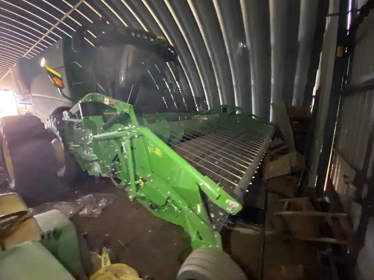 Gallery image 1 for Used 2016 John Deere 615P Header - Draper