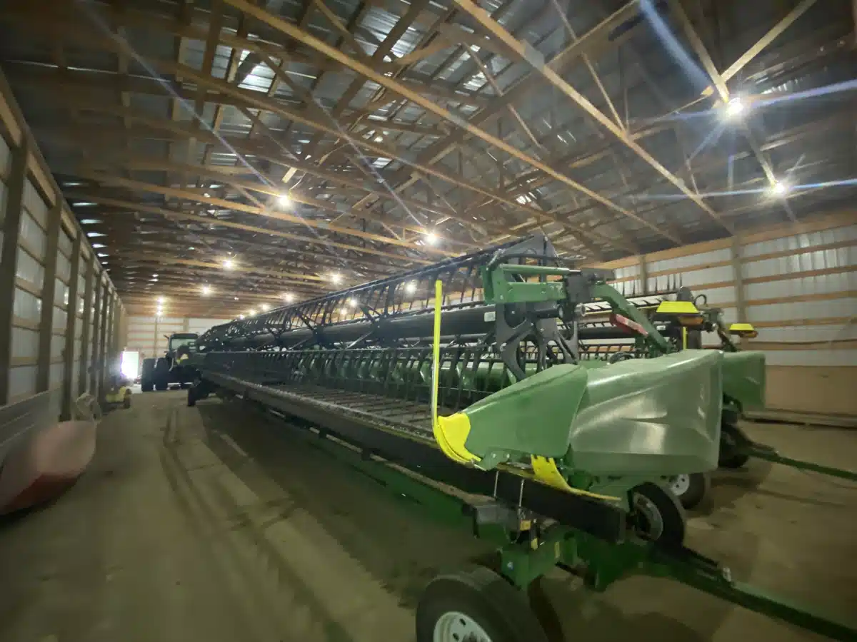 Gallery image 2 for Used 2022 John Deere HD50R Header - Draper