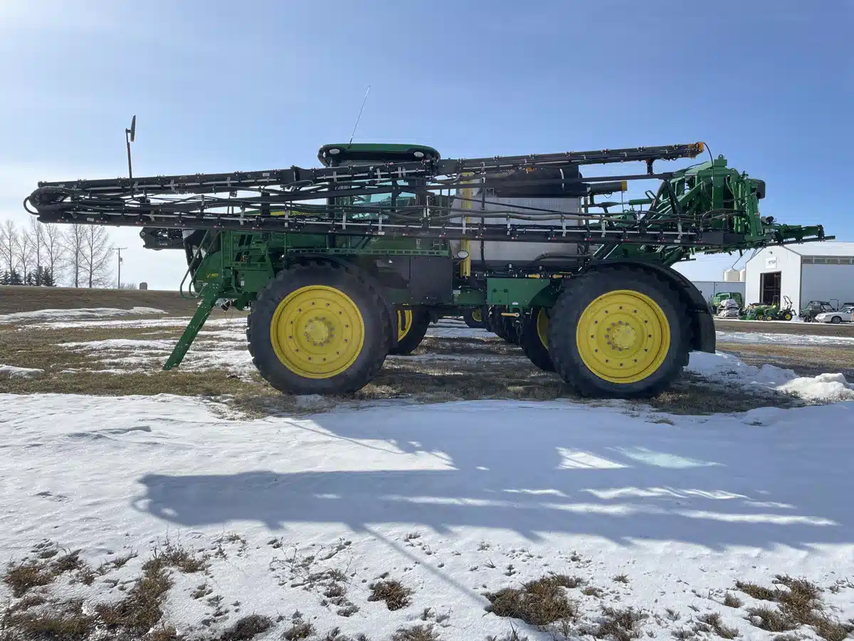 Gallery image 2 for Used 2018 John Deere R4045 Sprayer - Self Propelled