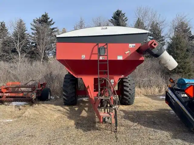 Gallery image 2 for Used 2004 Unverferth 6500 Grain Cart
