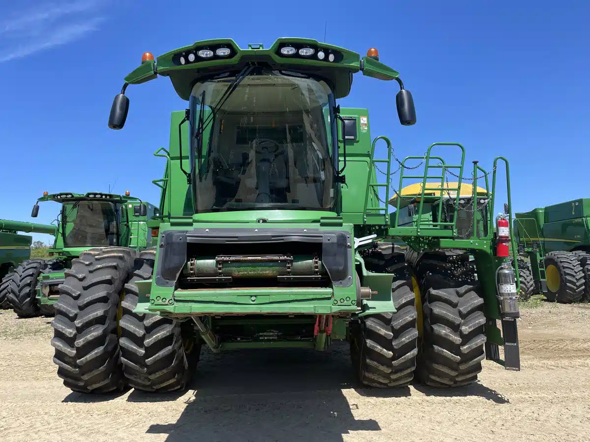 Gallery image 2 for Used 2016 John Deere S680 Combine