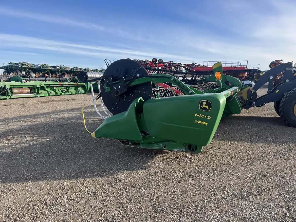 Gallery image 1 for Used 2016 John Deere 640FD Header - Draper