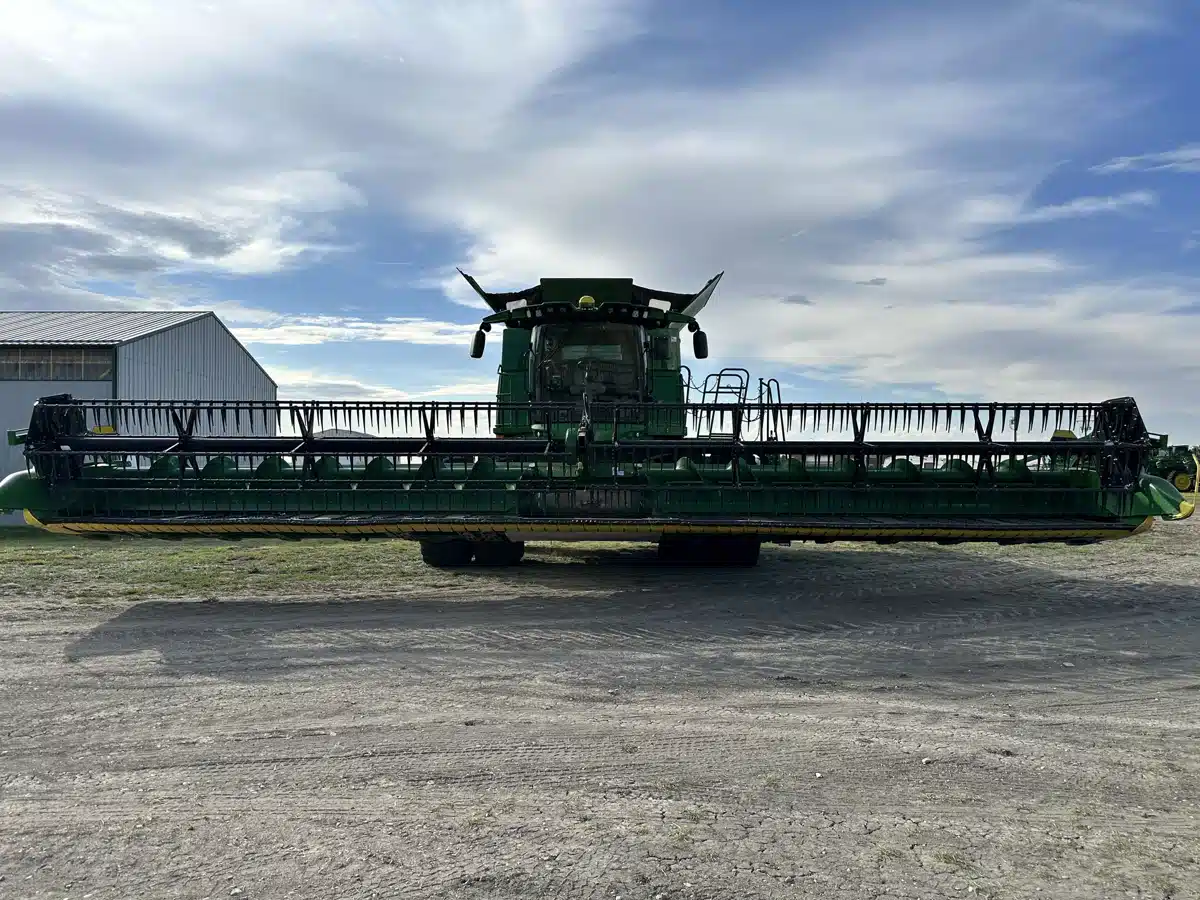 Gallery image 2 for Used 2023 John Deere RD40F Header - Flex