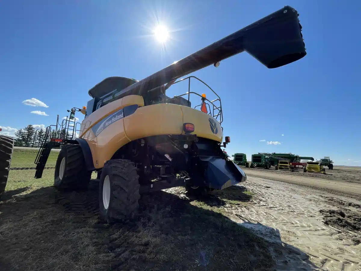 Gallery image 2 for Used 2005 New Holland CR960 Combine
