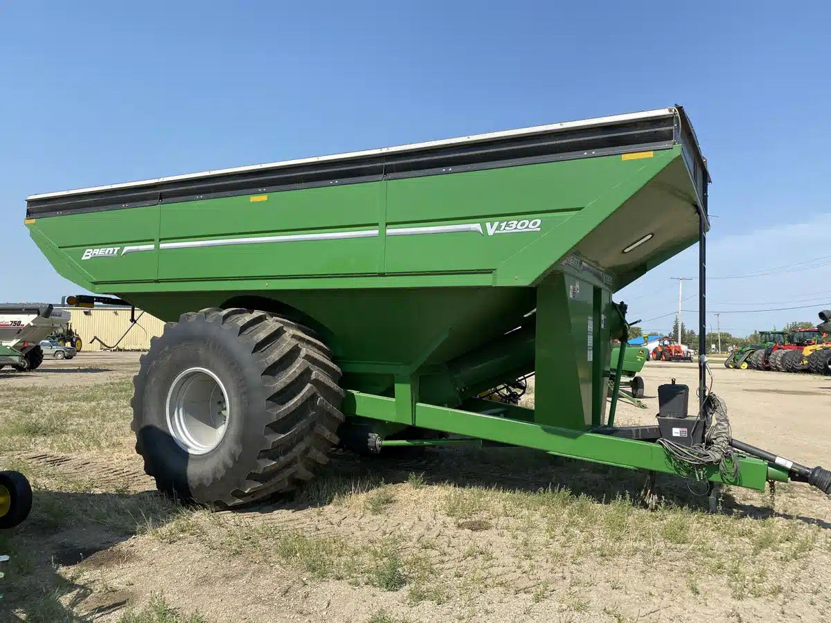 Gallery image 2 for Used 2019 Brent V1300 Grain Cart
