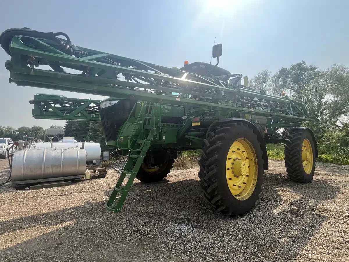 Gallery image 2 for Used 2018 John Deere R4045 Sprayer - Self Propelled