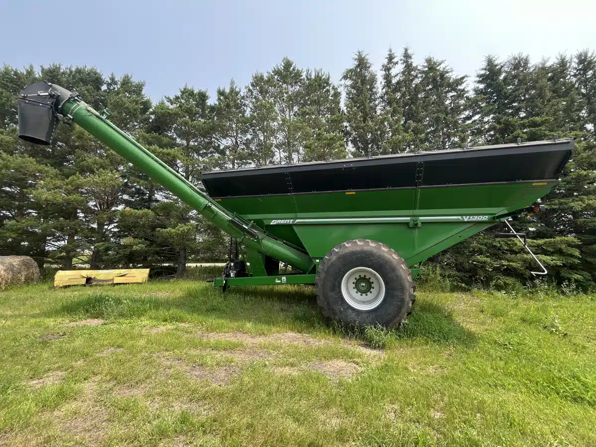 Gallery image 2 for Used 2020 Brent V1300 Grain Cart