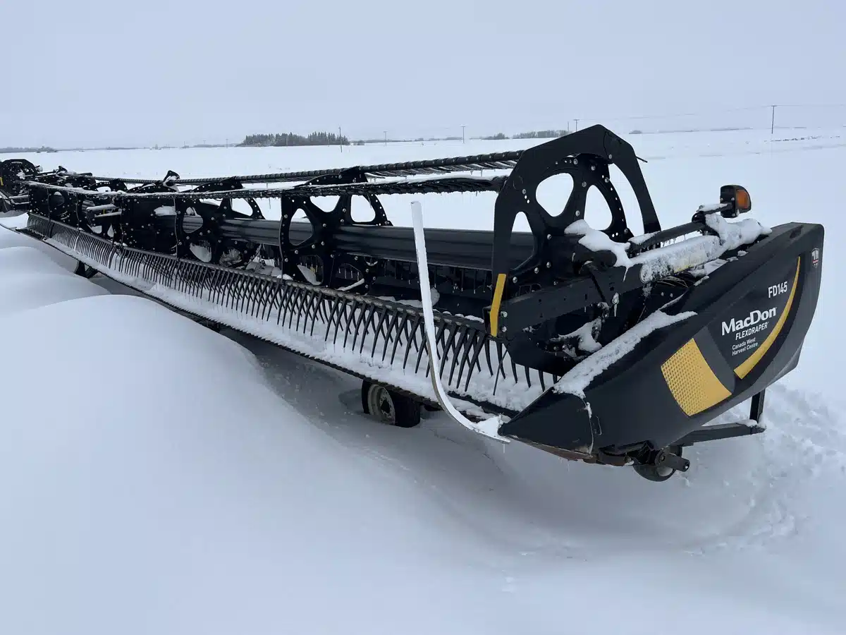 Photo de la Galerie 1 pour Usagé 2019 MacDon Industries Ltd. FD145 Nez - Toile/Tapis