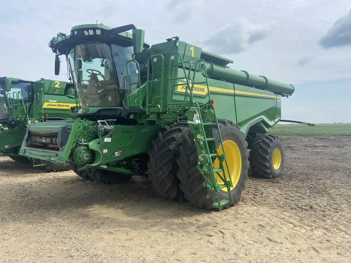 Gallery image 1 for Used 2022 John Deere X9 1000 Combine