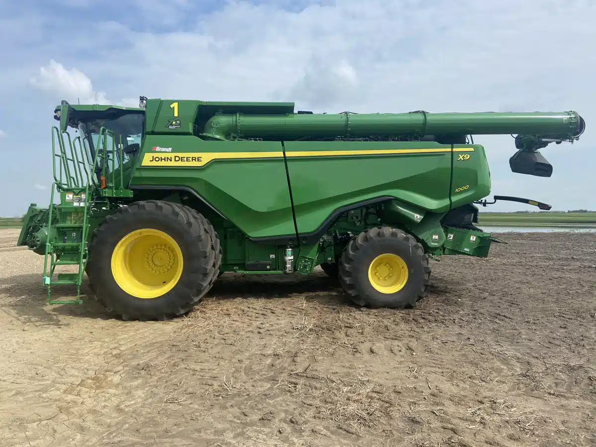 Gallery image 2 for Used 2022 John Deere X9 1000 Combine