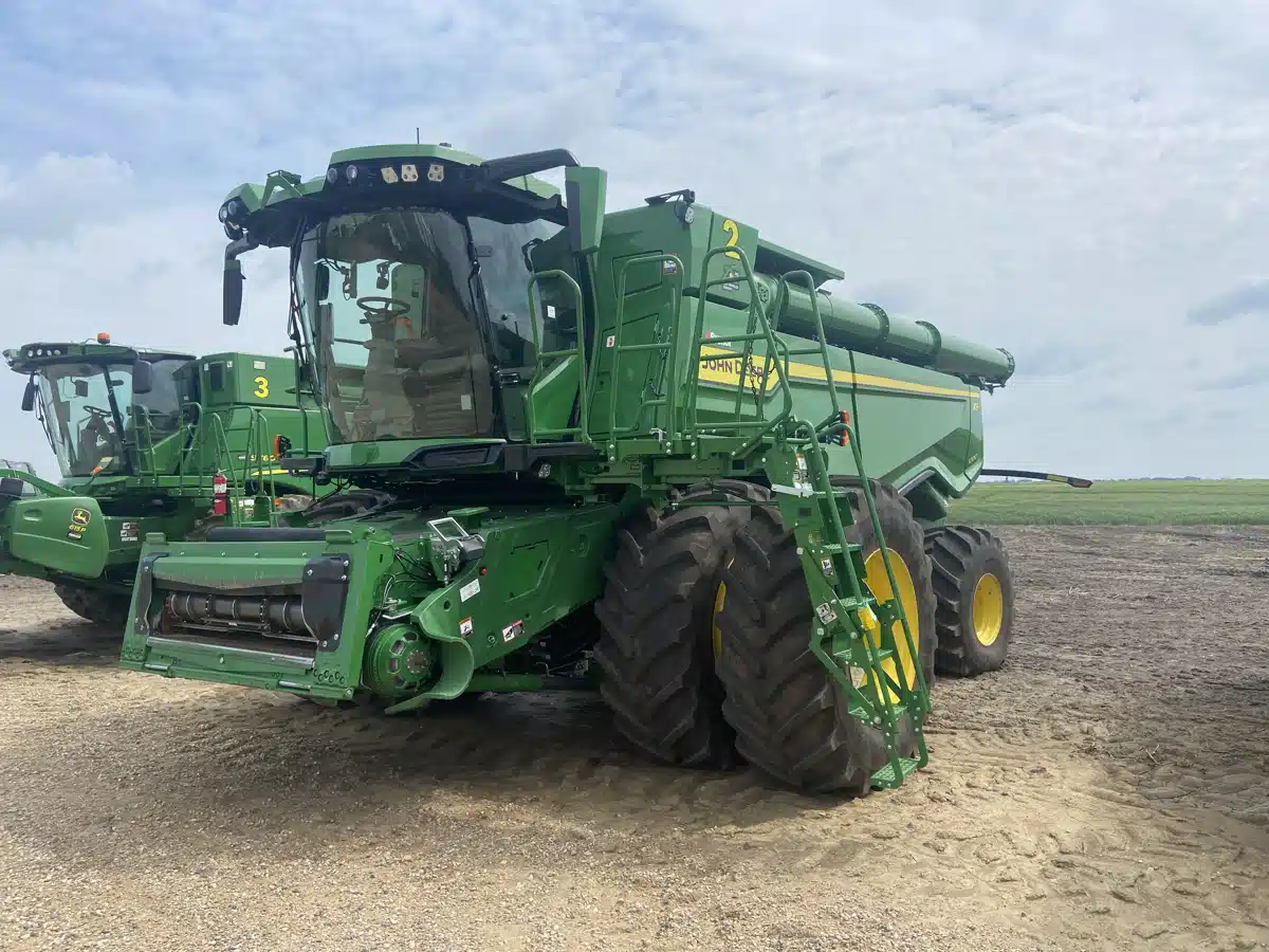 Gallery image 1 for Used 2022 John Deere X9 1000 Combine