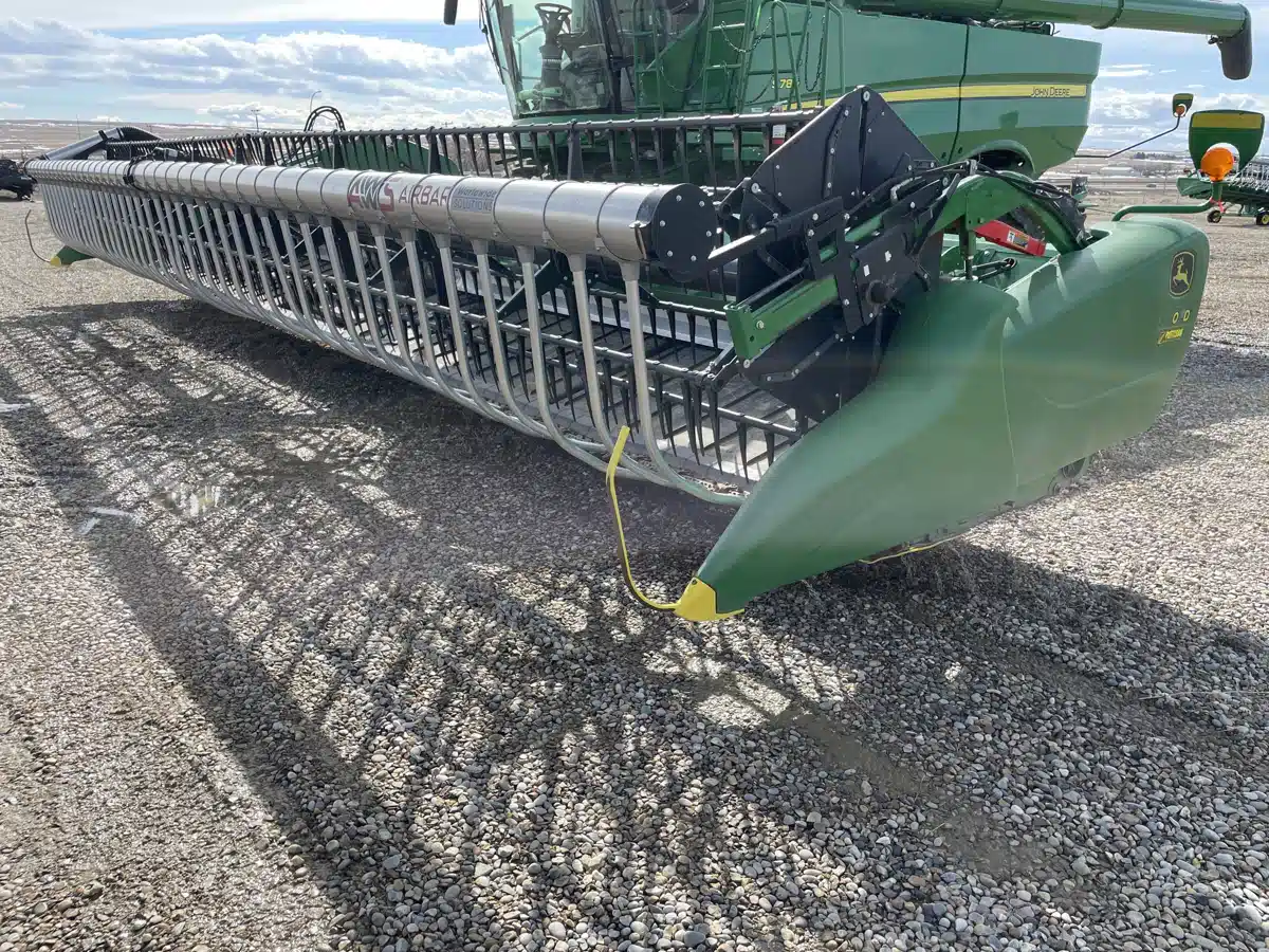 Gallery image 1 for Used 2018 John Deere 640FD Header - Draper