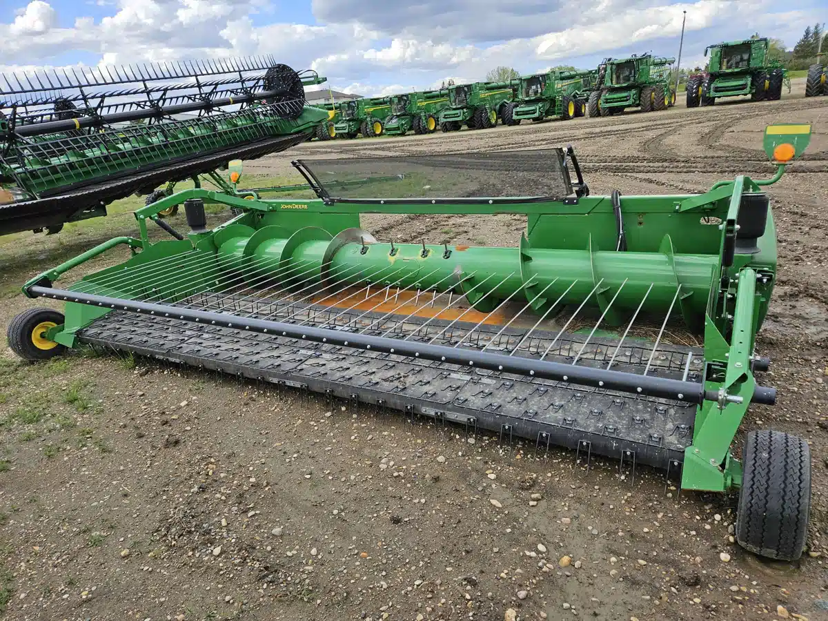 Gallery image 2 for Used 2018 John Deere 615P Header - Draper