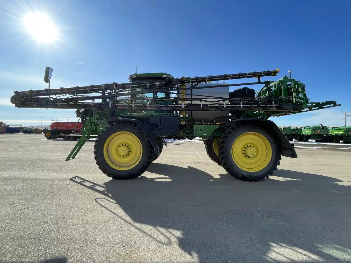 Gallery image 2 for Used 2023 John Deere 616R Sprayer - Self Propelled